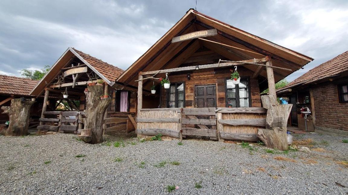 Casa Rustic Feher & Fekete Vendeghazak Sovata Bagian luar foto