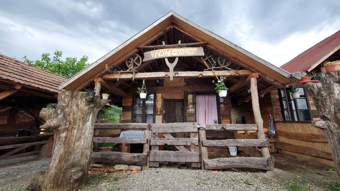 Casa Rustic Feher & Fekete Vendeghazak Sovata Bagian luar foto
