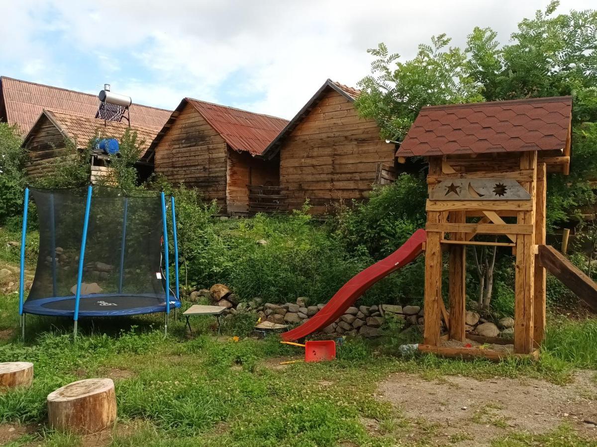 Casa Rustic Feher & Fekete Vendeghazak Sovata Bagian luar foto