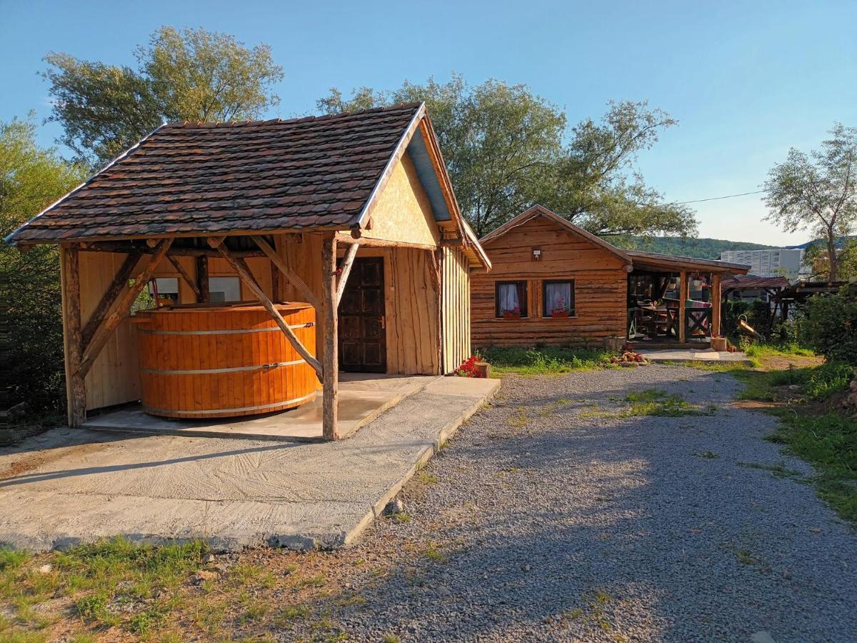 Casa Rustic Feher & Fekete Vendeghazak Sovata Bagian luar foto